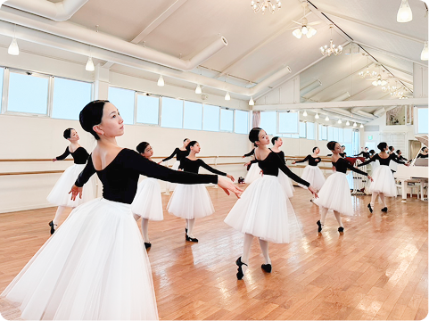 バレエ宮廷舞踊の授業風景